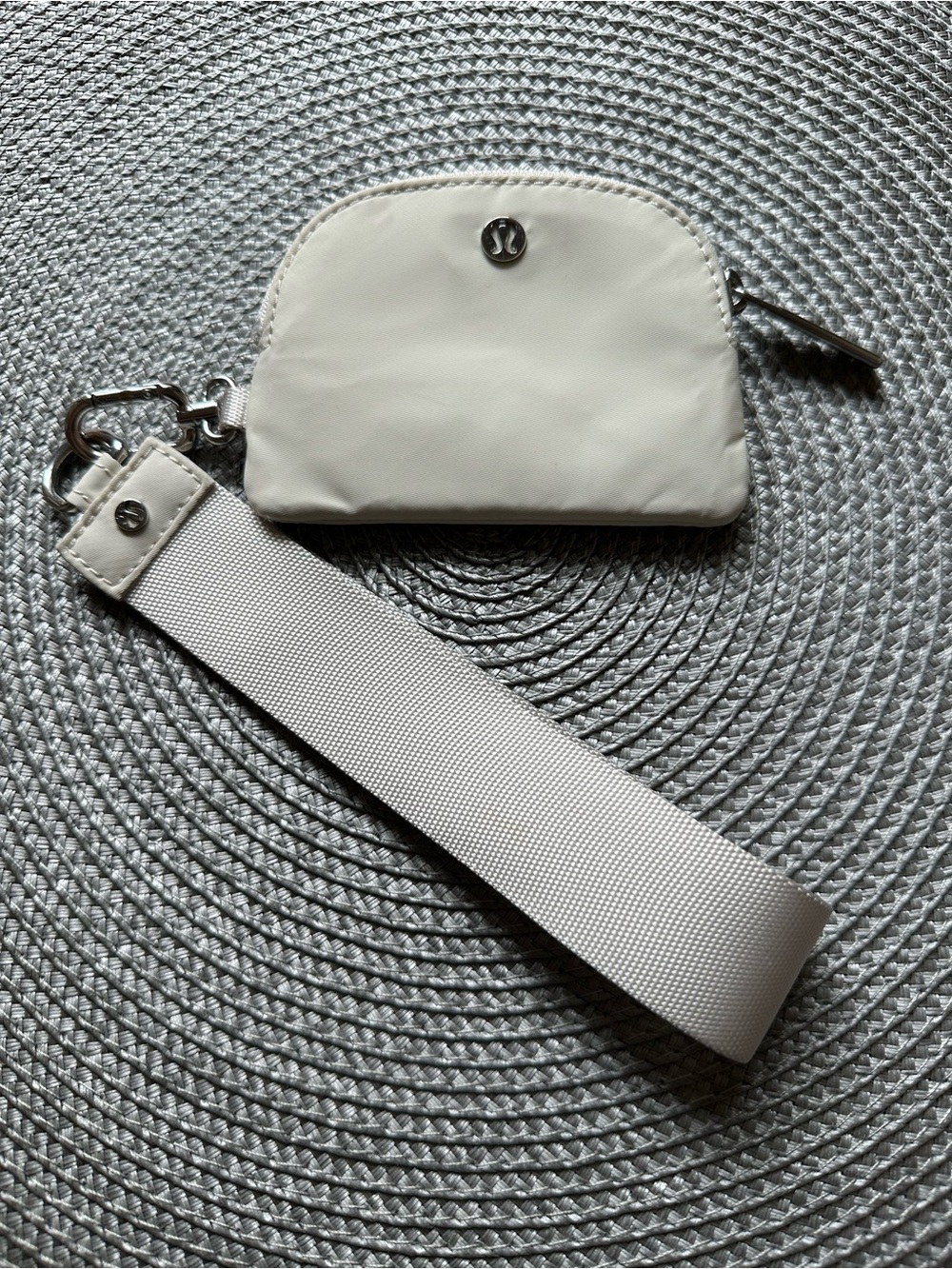 Lululemon Wristlet White with Silver Trim with one pouch